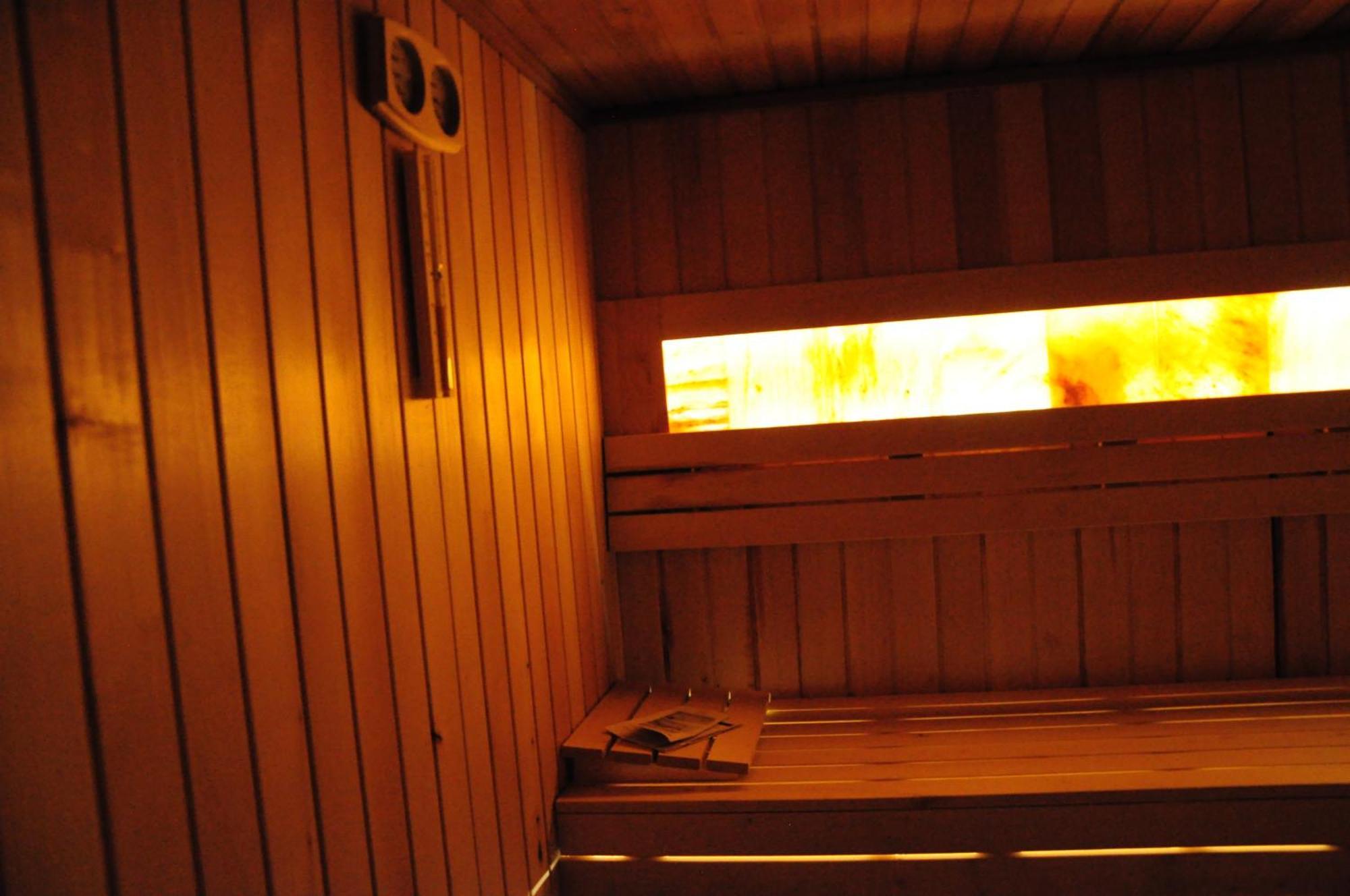 Hotel Konstantin Laplje Selo エクステリア 写真