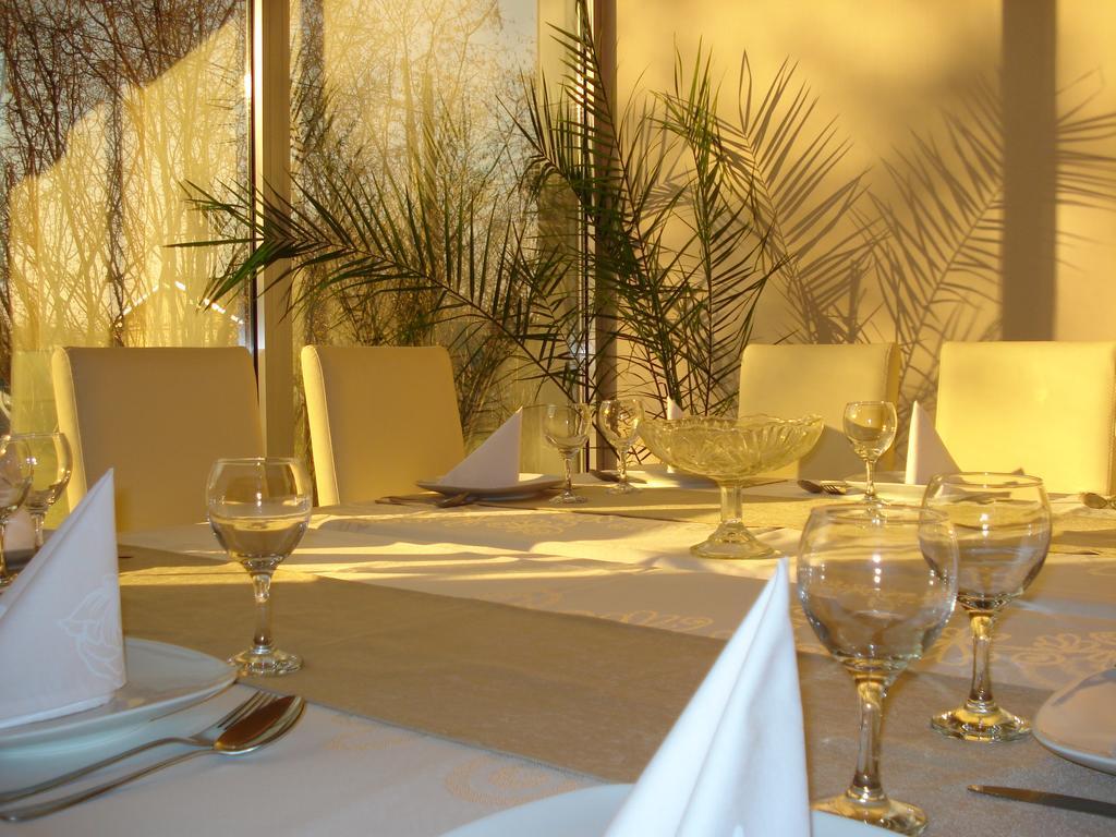 Hotel Konstantin Laplje Selo エクステリア 写真