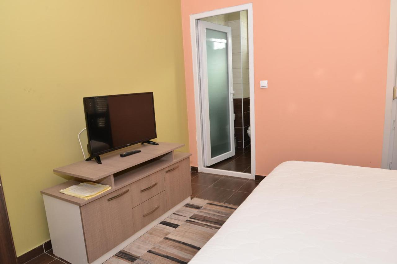 Hotel Konstantin Laplje Selo エクステリア 写真
