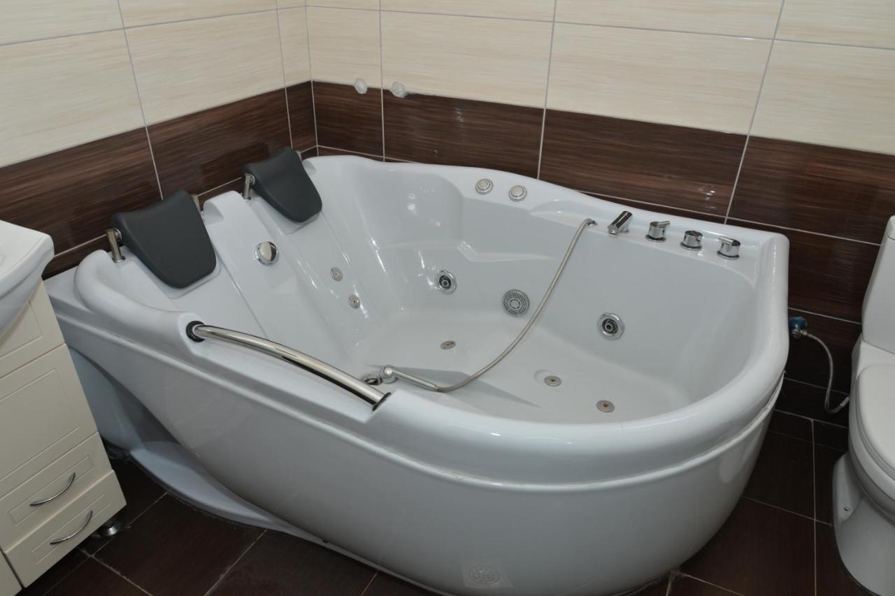 Hotel Konstantin Laplje Selo エクステリア 写真